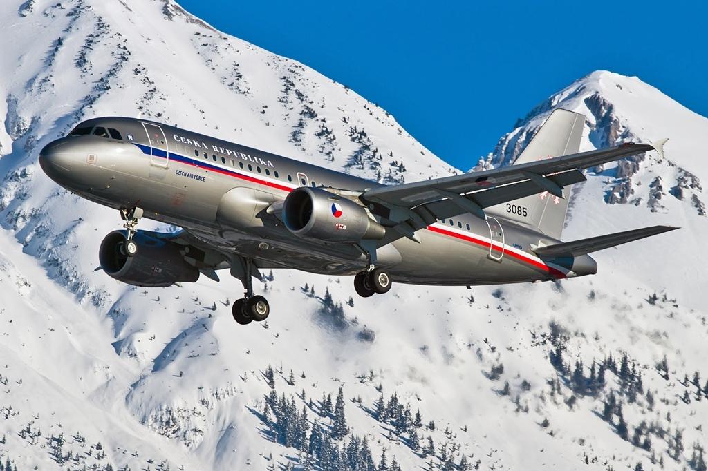a319-115cj-3085-czech-air-force-cef-innsbruck-inn-lowi1